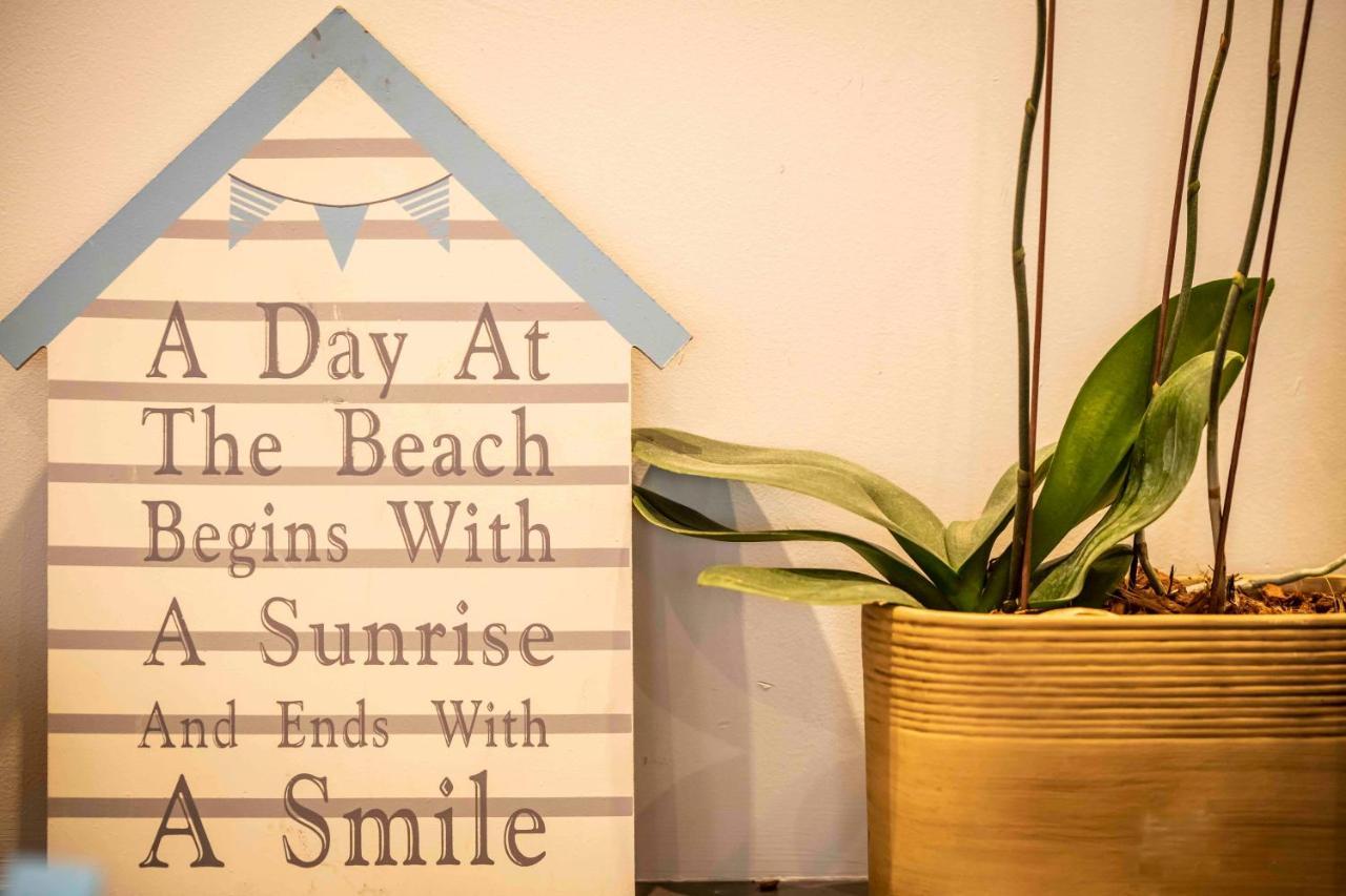 Magnificent Beach Retreat Jindalee Bagian luar foto