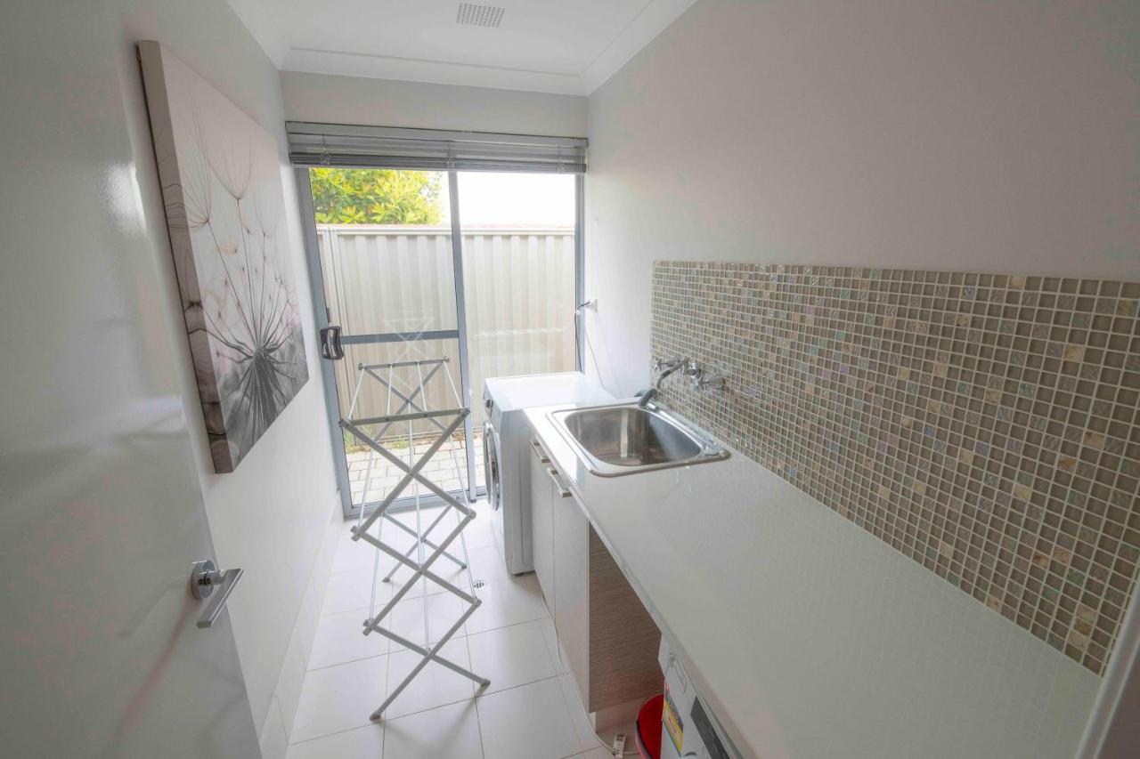 Magnificent Beach Retreat Jindalee Bagian luar foto
